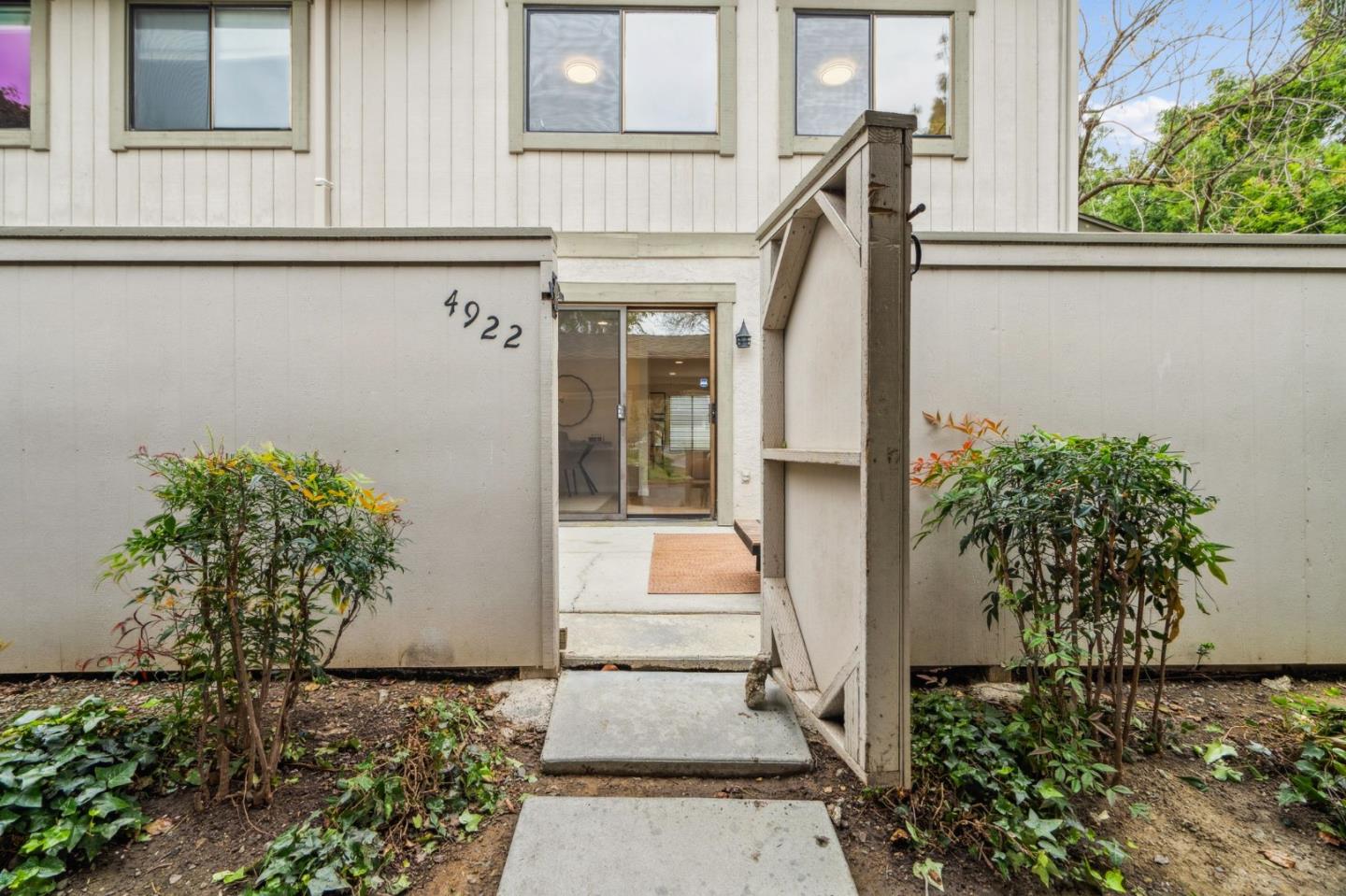 Detail Gallery Image 37 of 44 For 4922 Pony Pass Cir, San Jose,  CA 95136 - 3 Beds | 2/1 Baths
