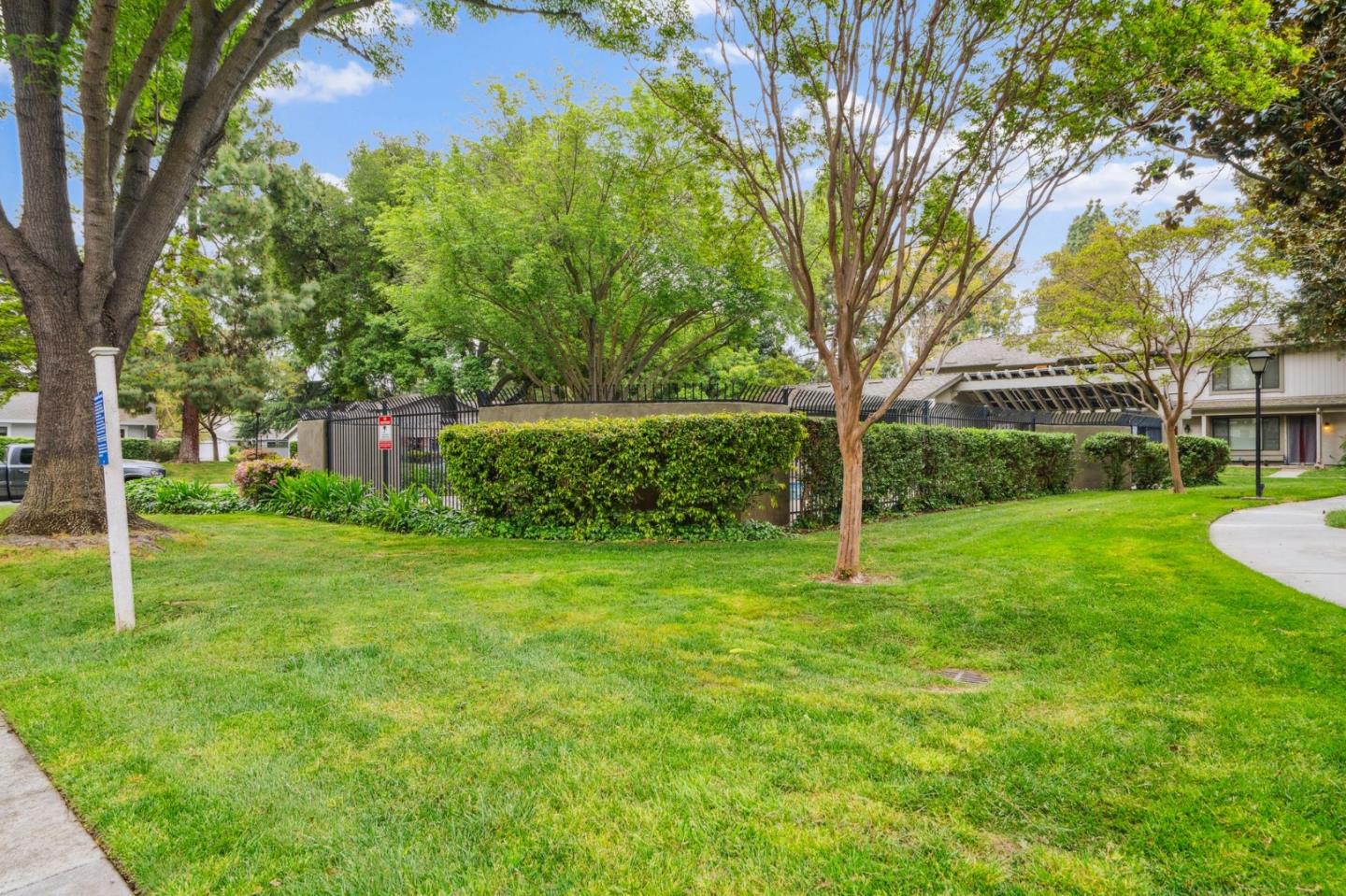 Detail Gallery Image 41 of 44 For 4922 Pony Pass Cir, San Jose,  CA 95136 - 3 Beds | 2/1 Baths