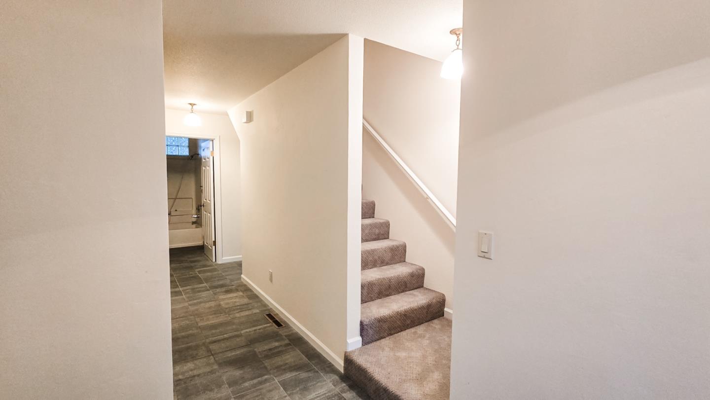 Detail Gallery Image 4 of 21 For 326 Morse Ct, Marina,  CA 93933 - 3 Beds | 3 Baths