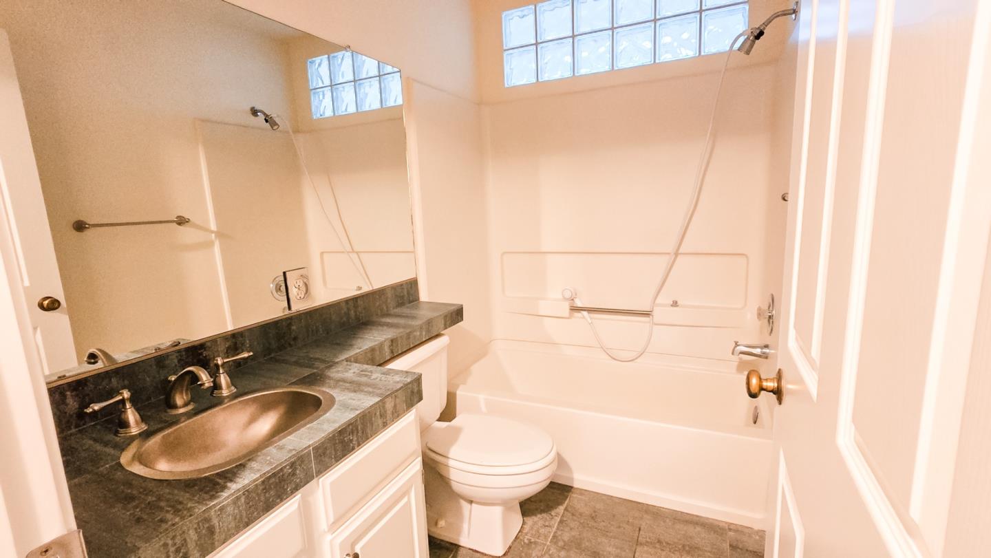 Detail Gallery Image 5 of 21 For 326 Morse Ct, Marina,  CA 93933 - 3 Beds | 3 Baths