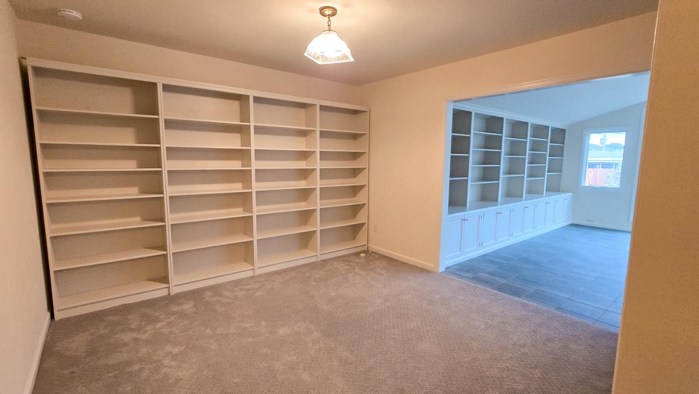 Detail Gallery Image 6 of 21 For 326 Morse Ct, Marina,  CA 93933 - 3 Beds | 3 Baths