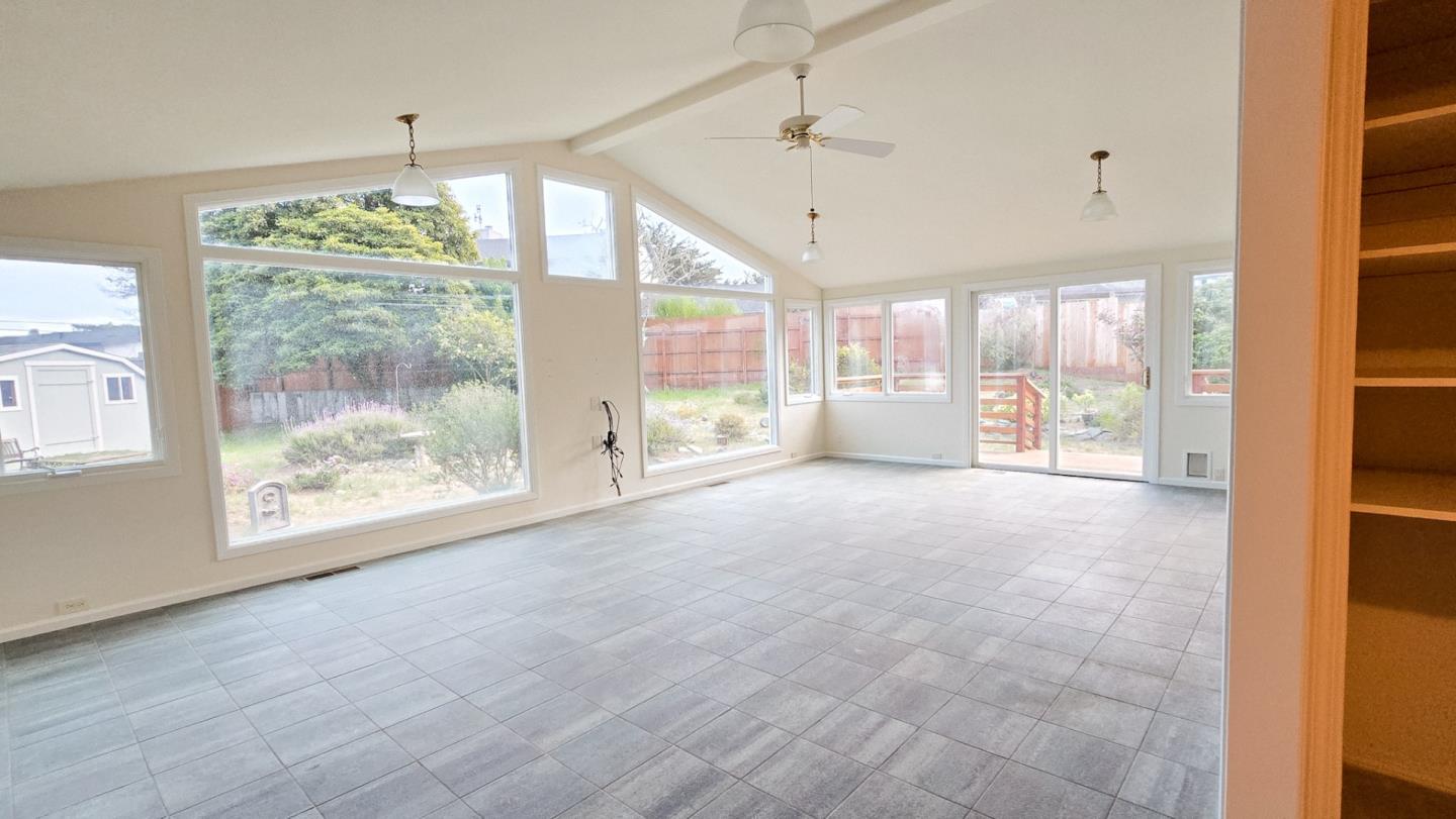 Detail Gallery Image 7 of 21 For 326 Morse Ct, Marina,  CA 93933 - 3 Beds | 3 Baths
