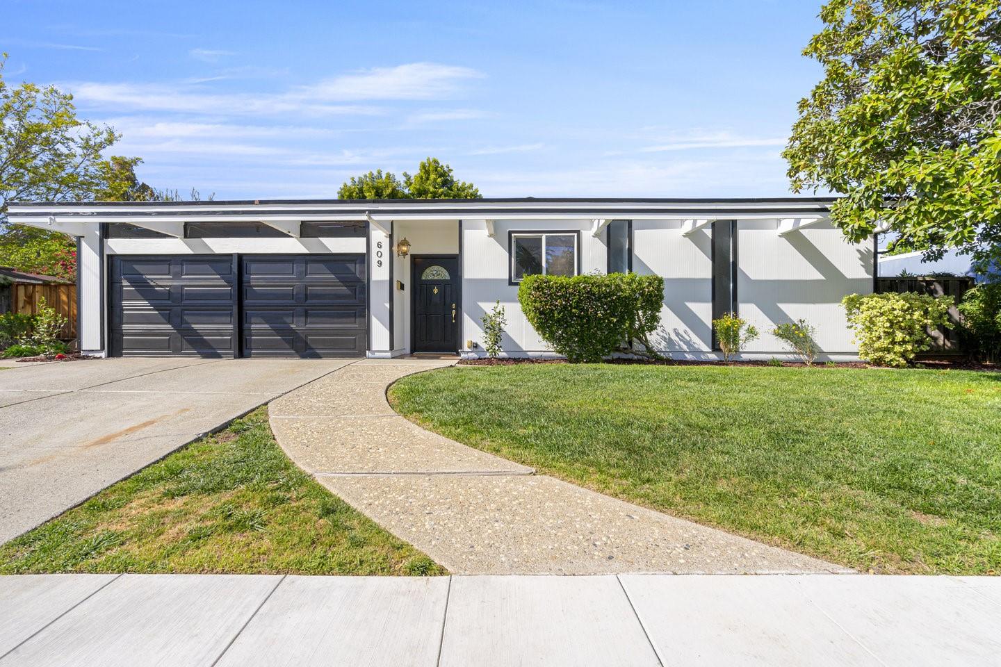 Detail Gallery Image 2 of 53 For 609 Templeton Ct, Sunnyvale,  CA 94087 - 4 Beds | 2 Baths