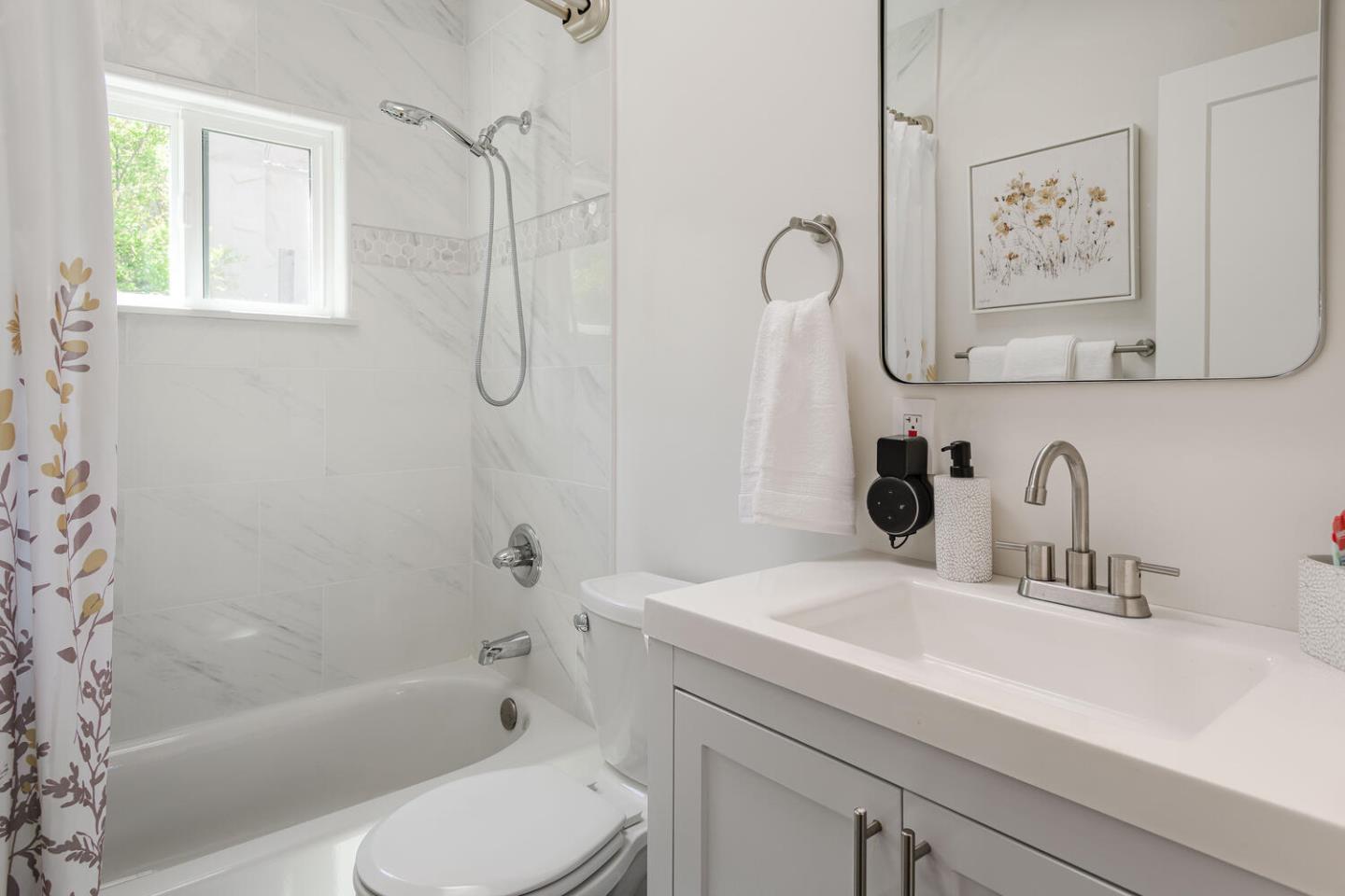 Detail Gallery Image 10 of 27 For 1115 Davis St, Redwood City,  CA 94061 - 2 Beds | 2 Baths