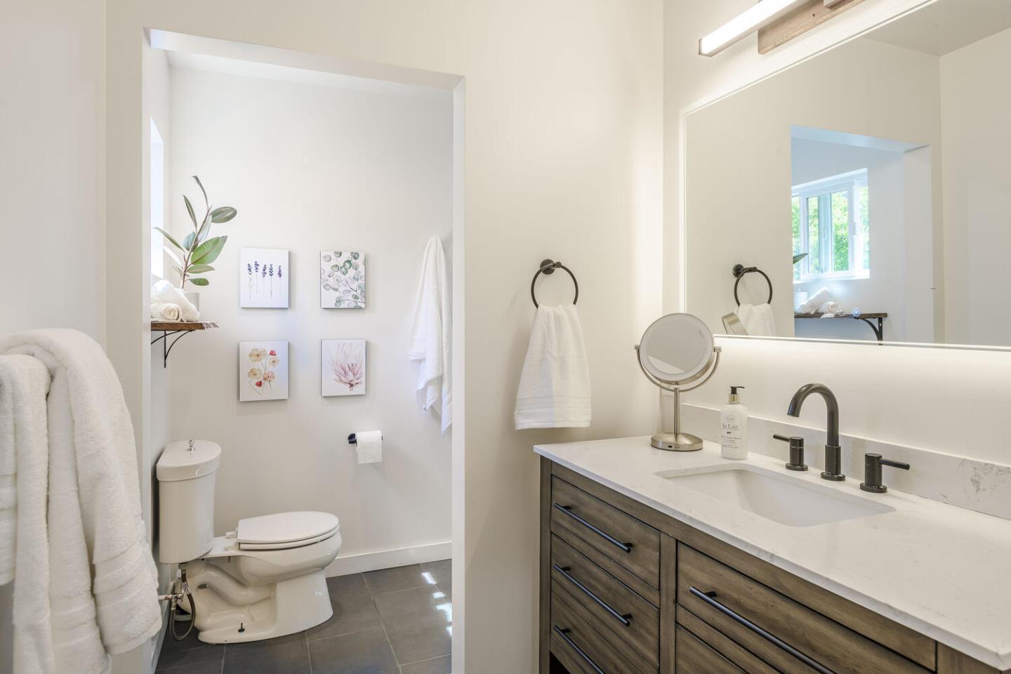 Detail Gallery Image 15 of 27 For 1115 Davis St, Redwood City,  CA 94061 - 2 Beds | 2 Baths