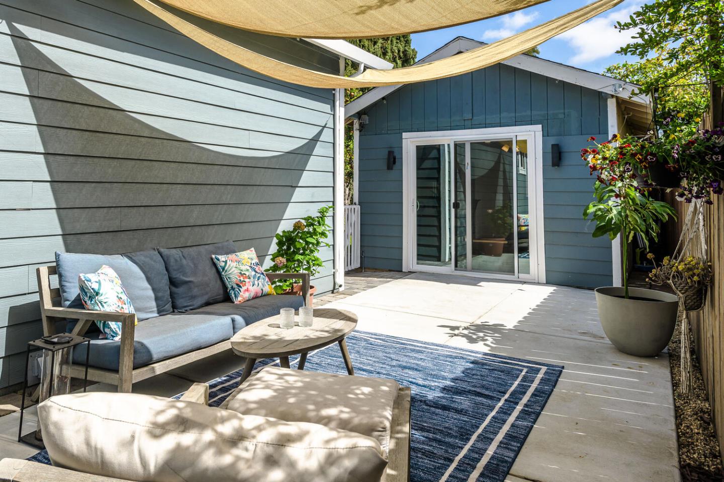 Detail Gallery Image 17 of 27 For 1115 Davis St, Redwood City,  CA 94061 - 2 Beds | 2 Baths