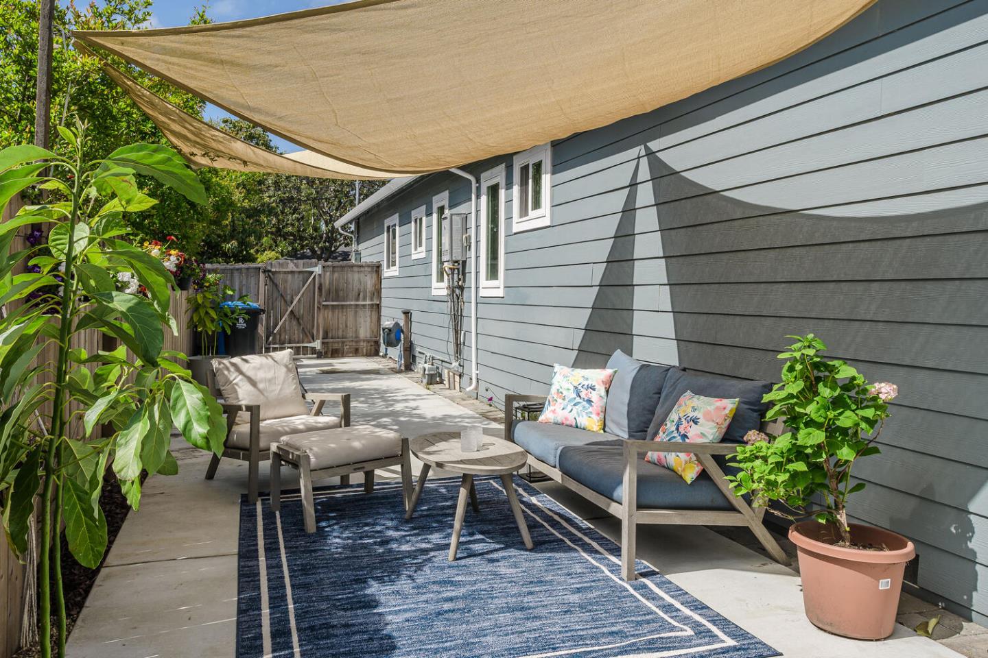 Detail Gallery Image 19 of 27 For 1115 Davis St, Redwood City,  CA 94061 - 2 Beds | 2 Baths
