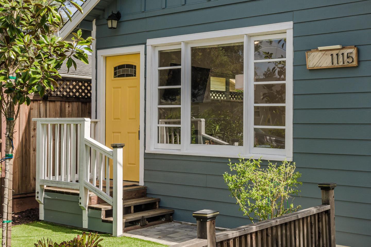 Detail Gallery Image 2 of 27 For 1115 Davis St, Redwood City,  CA 94061 - 2 Beds | 2 Baths