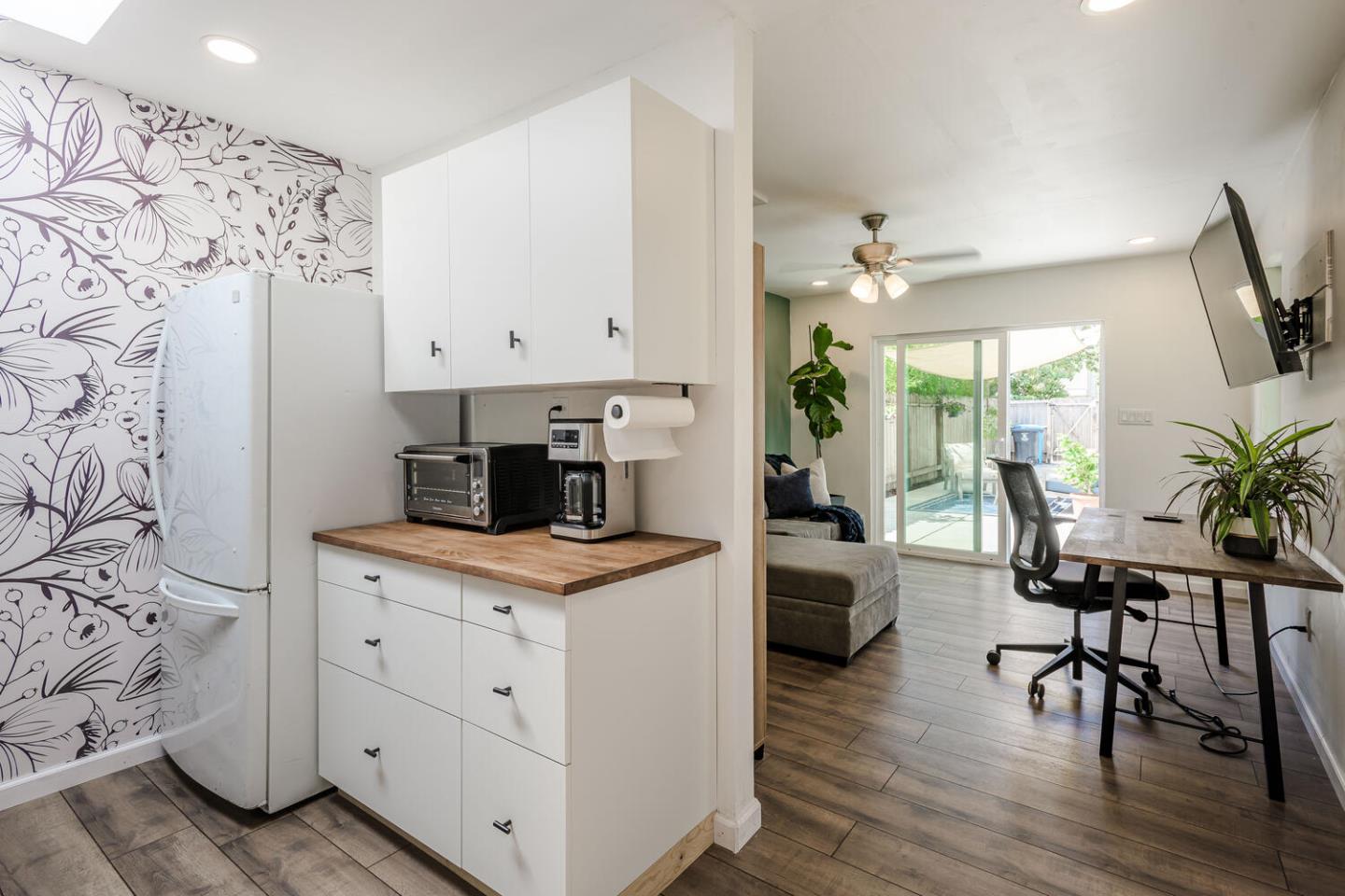 Detail Gallery Image 23 of 27 For 1115 Davis St, Redwood City,  CA 94061 - 2 Beds | 2 Baths