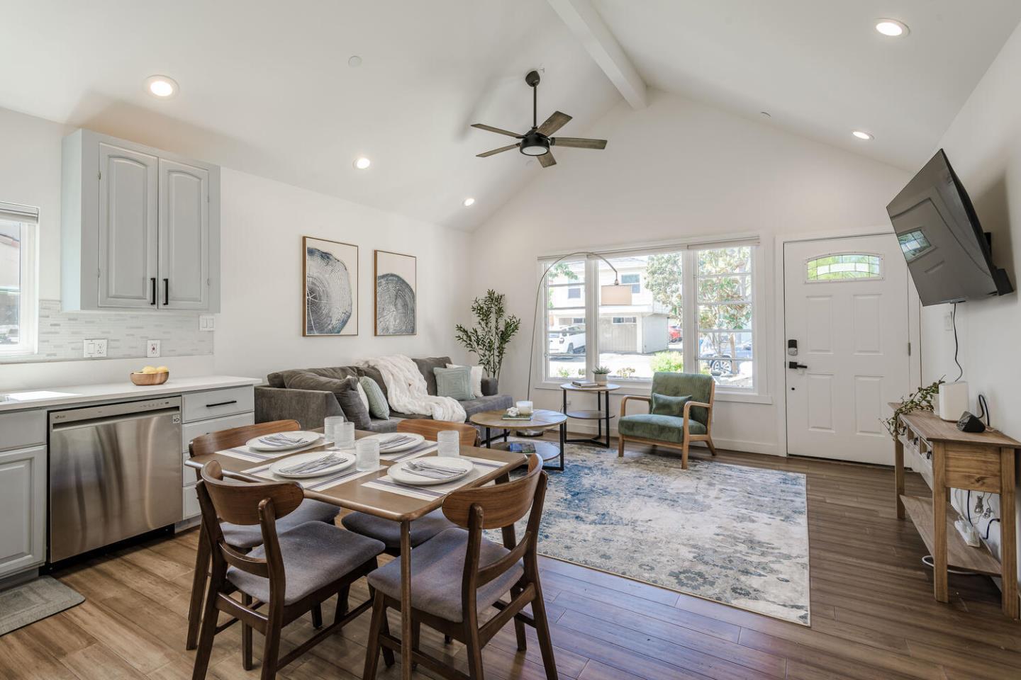 Detail Gallery Image 5 of 27 For 1115 Davis St, Redwood City,  CA 94061 - 2 Beds | 2 Baths
