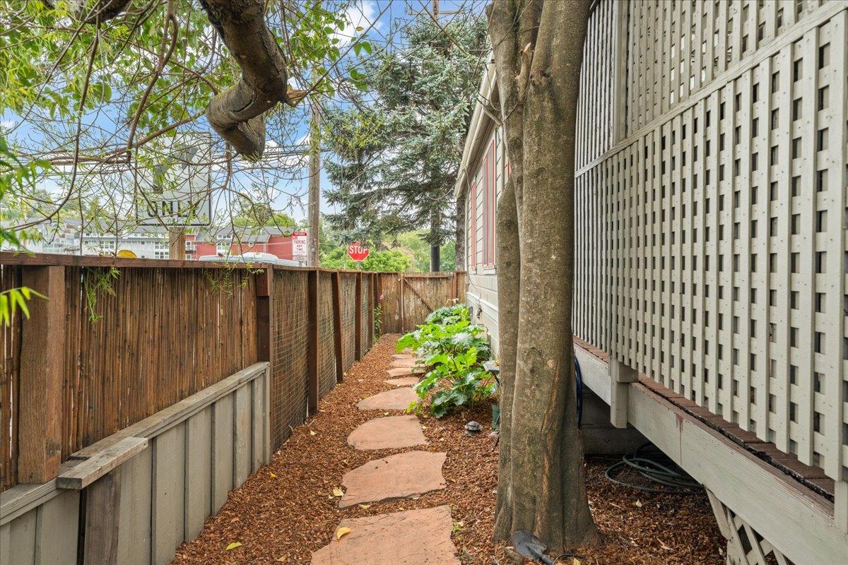 Detail Gallery Image 22 of 25 For 815 River St, Santa Cruz,  CA 95060 - 2 Beds | 1 Baths