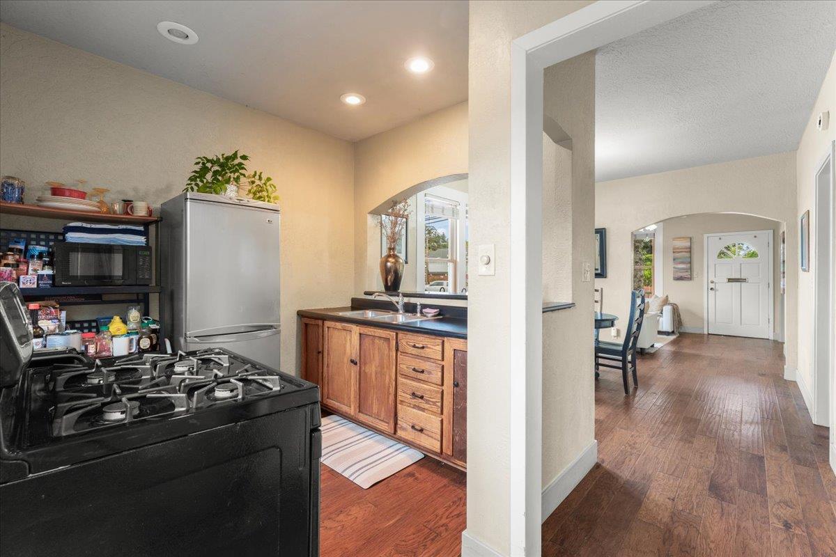 Detail Gallery Image 9 of 25 For 815 River St, Santa Cruz,  CA 95060 - 2 Beds | 1 Baths