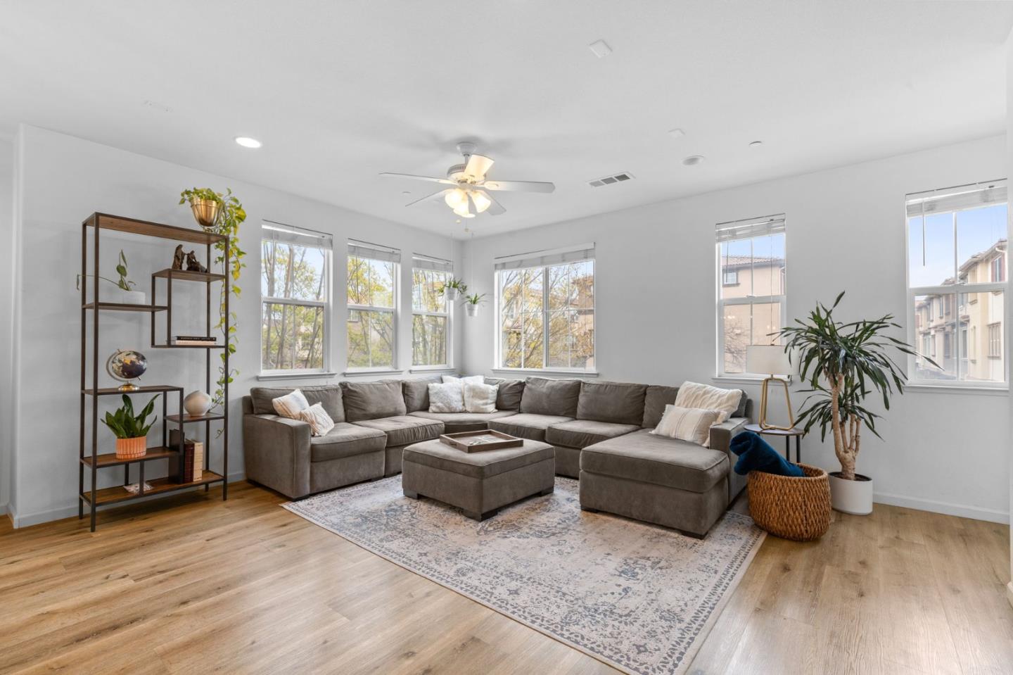 Detail Gallery Image 3 of 16 For 632 Moss Way, Hayward,  CA 94541 - 4 Beds | 2/2 Baths