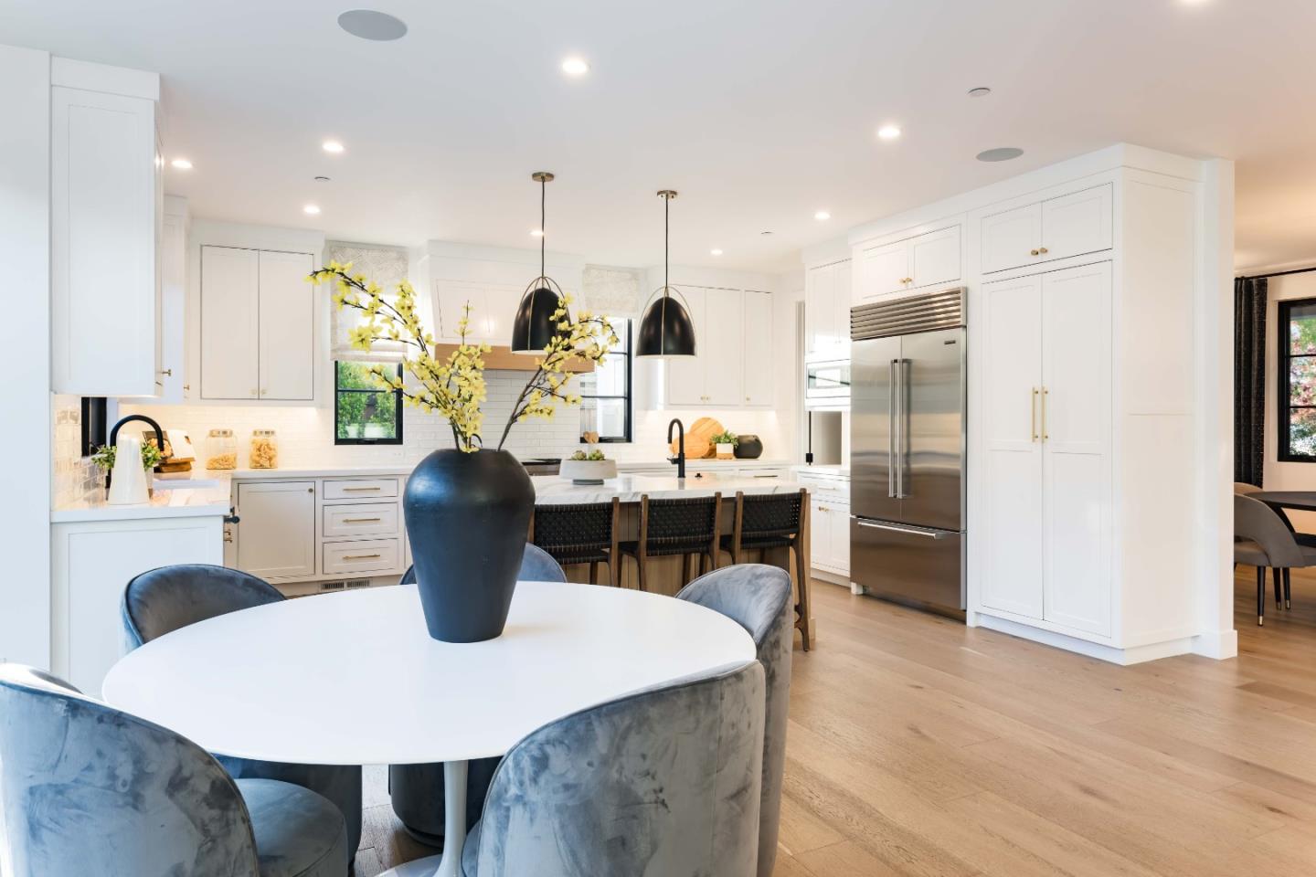 Detail Gallery Image 10 of 37 For 35 Hesketh Dr, Menlo Park,  CA 94025 - 5 Beds | 5/2 Baths