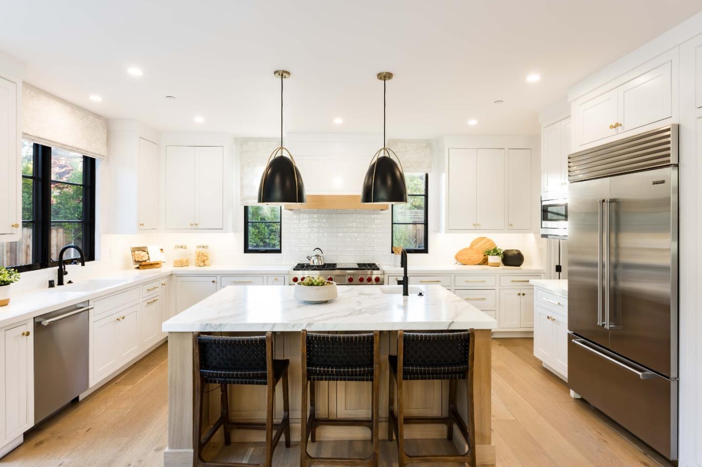Detail Gallery Image 11 of 37 For 35 Hesketh Dr, Menlo Park,  CA 94025 - 5 Beds | 5/2 Baths