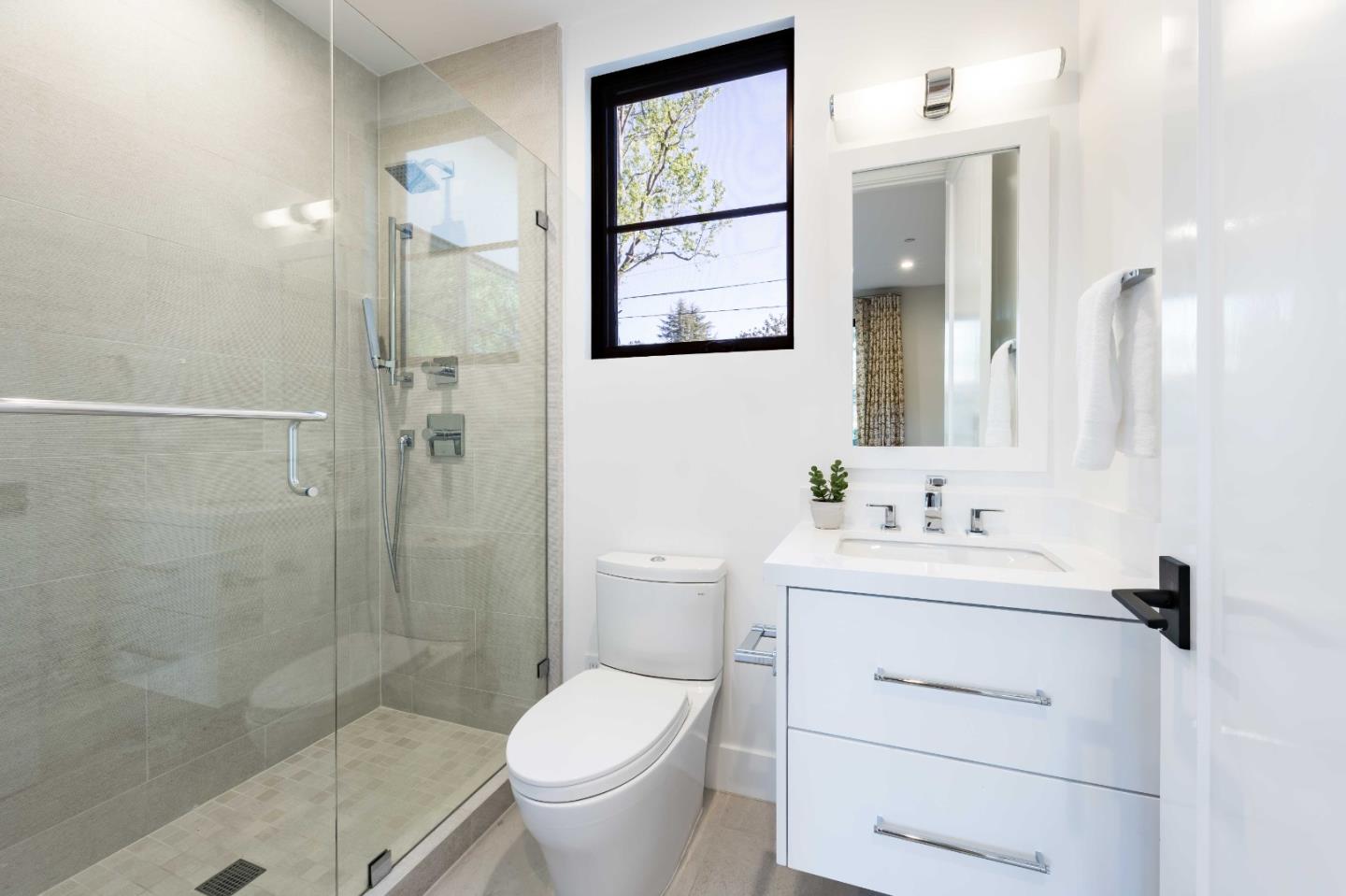 Detail Gallery Image 16 of 37 For 35 Hesketh Dr, Menlo Park,  CA 94025 - 5 Beds | 5/2 Baths