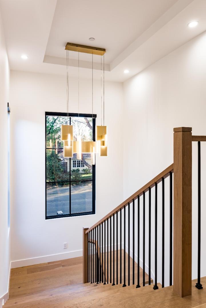 Detail Gallery Image 17 of 37 For 35 Hesketh Dr, Menlo Park,  CA 94025 - 5 Beds | 5/2 Baths
