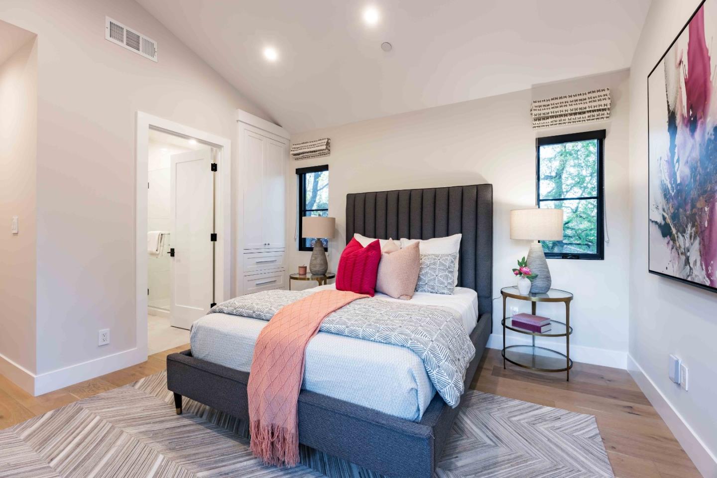 Detail Gallery Image 18 of 37 For 35 Hesketh Dr, Menlo Park,  CA 94025 - 5 Beds | 5/2 Baths