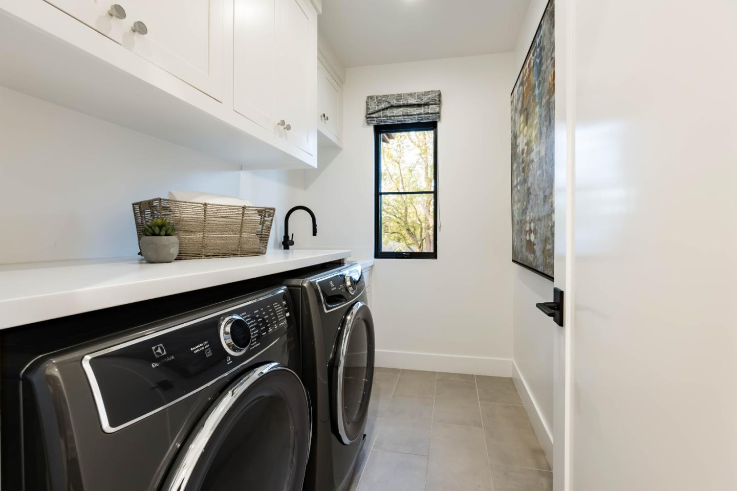 Detail Gallery Image 20 of 37 For 35 Hesketh Dr, Menlo Park,  CA 94025 - 5 Beds | 5/2 Baths