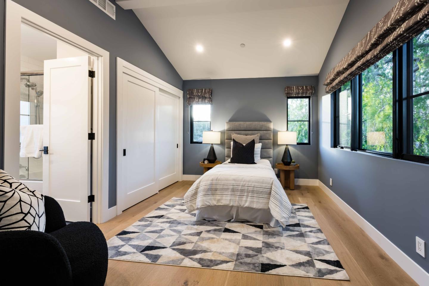 Detail Gallery Image 21 of 37 For 35 Hesketh Dr, Menlo Park,  CA 94025 - 5 Beds | 5/2 Baths