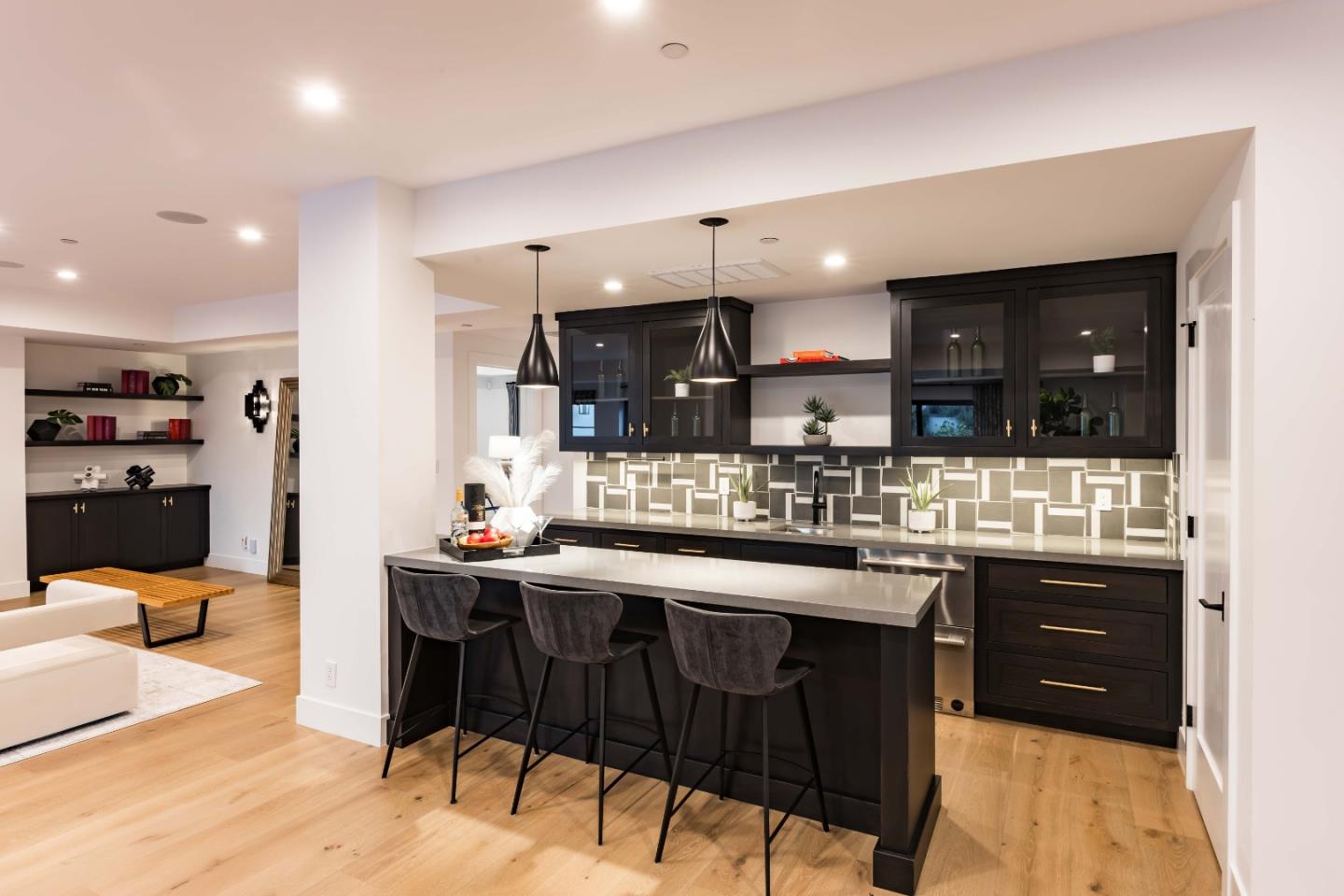 Detail Gallery Image 29 of 37 For 35 Hesketh Dr, Menlo Park,  CA 94025 - 5 Beds | 5/2 Baths