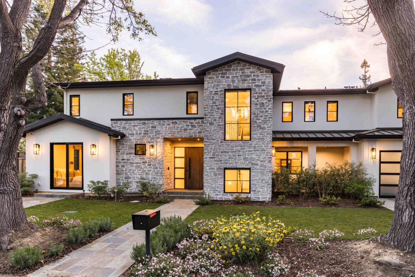 Detail Gallery Image 3 of 37 For 35 Hesketh Dr, Menlo Park,  CA 94025 - 5 Beds | 5/2 Baths