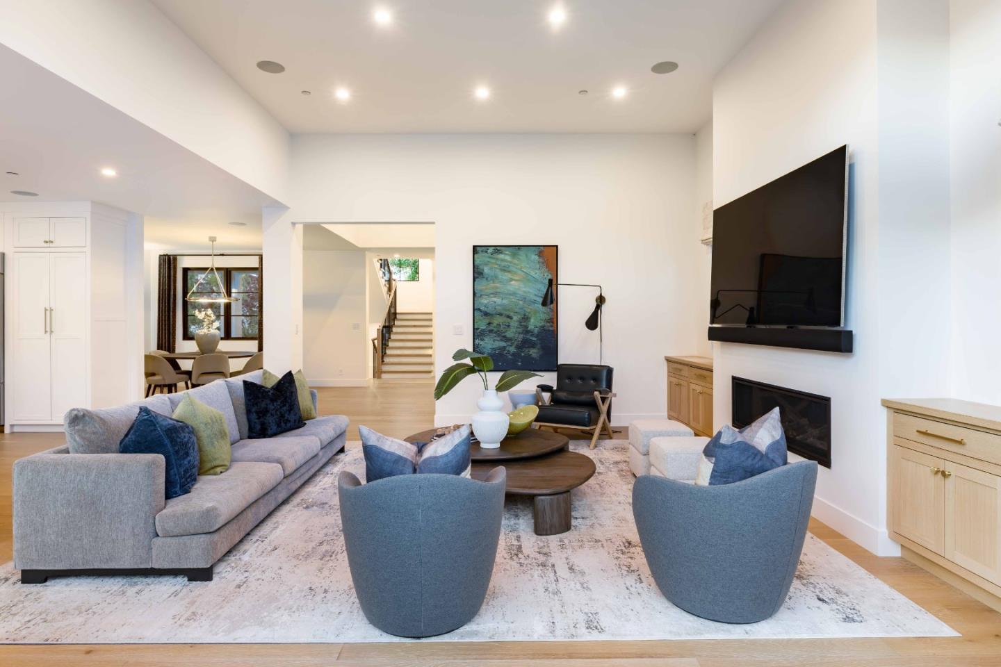Detail Gallery Image 8 of 37 For 35 Hesketh Dr, Menlo Park,  CA 94025 - 5 Beds | 5/2 Baths