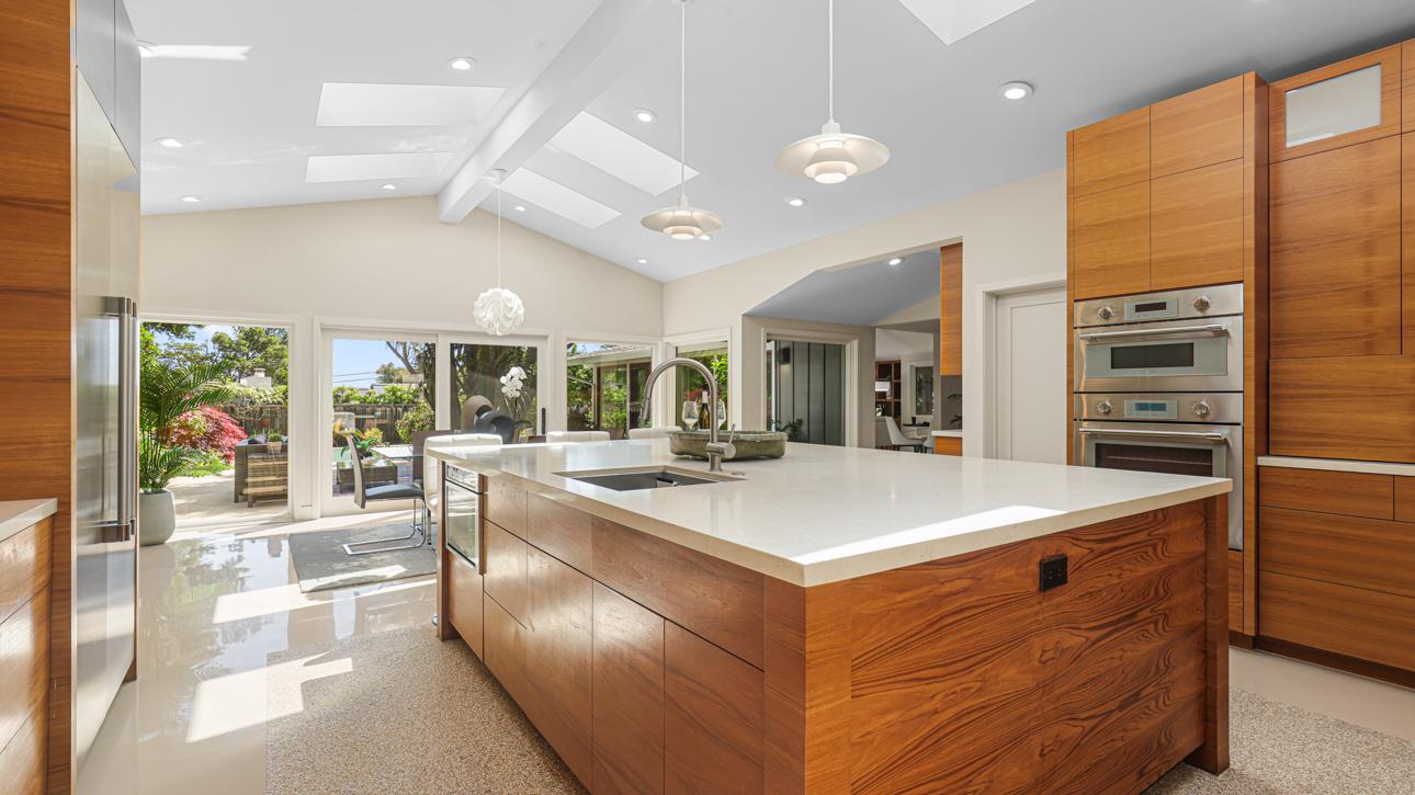 Detail Gallery Image 11 of 40 For 831 La Mesa Dr, Portola Valley,  CA 94028 - 3 Beds | 3/1 Baths