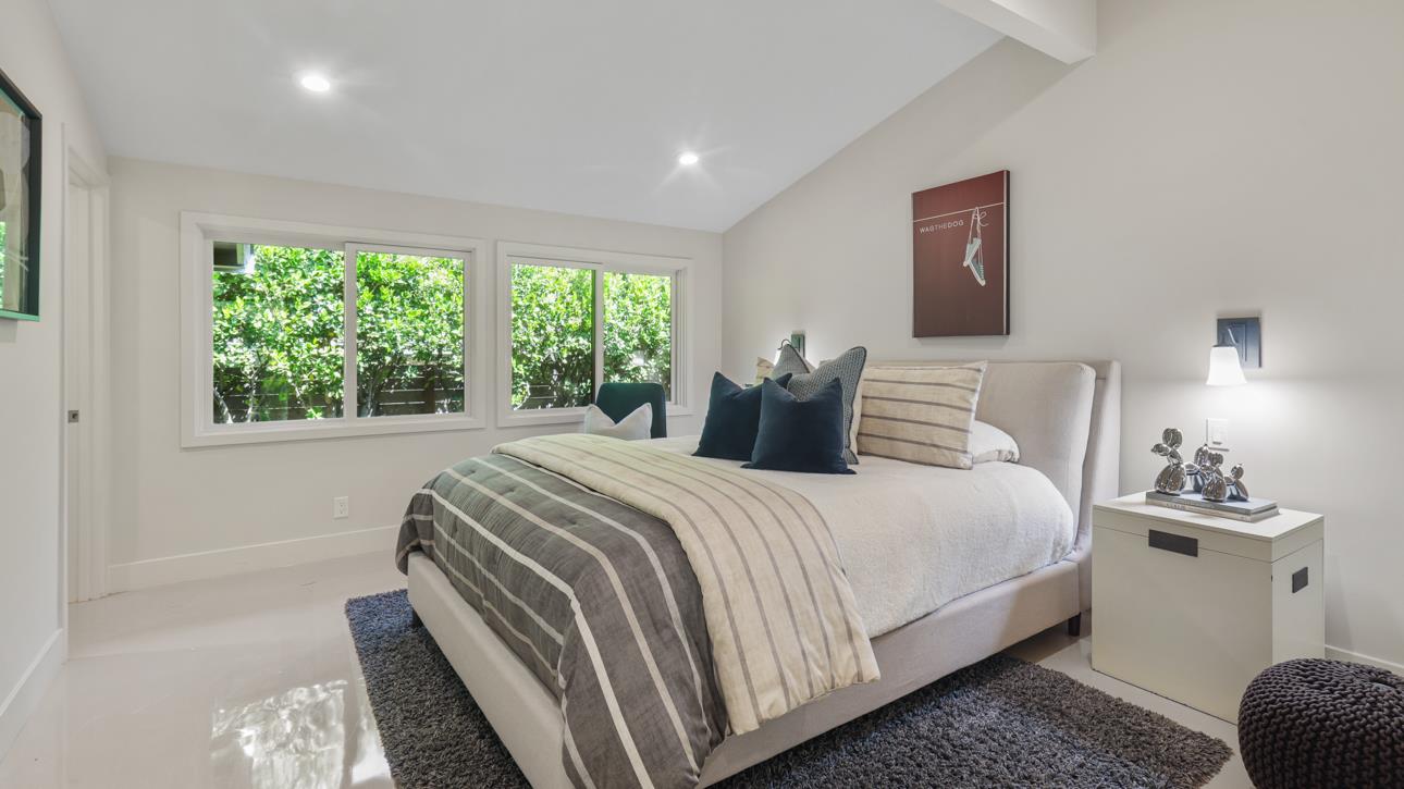 Detail Gallery Image 15 of 40 For 831 La Mesa Dr, Portola Valley,  CA 94028 - 3 Beds | 3/1 Baths