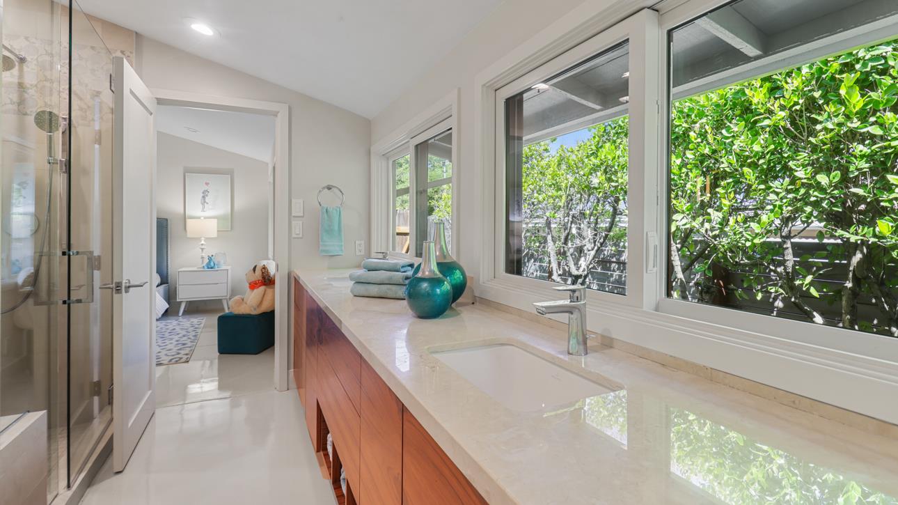 Detail Gallery Image 16 of 40 For 831 La Mesa Dr, Portola Valley,  CA 94028 - 3 Beds | 3/1 Baths