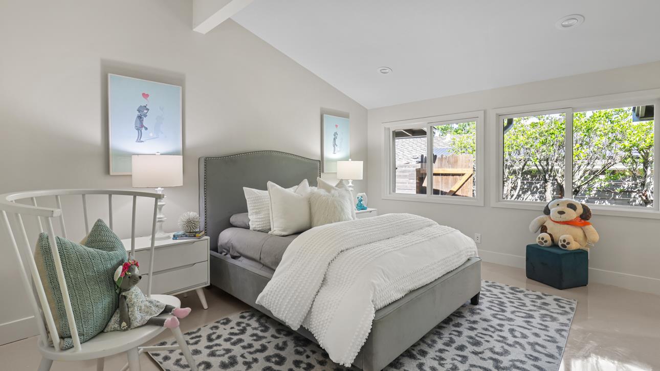 Detail Gallery Image 17 of 40 For 831 La Mesa Dr, Portola Valley,  CA 94028 - 3 Beds | 3/1 Baths