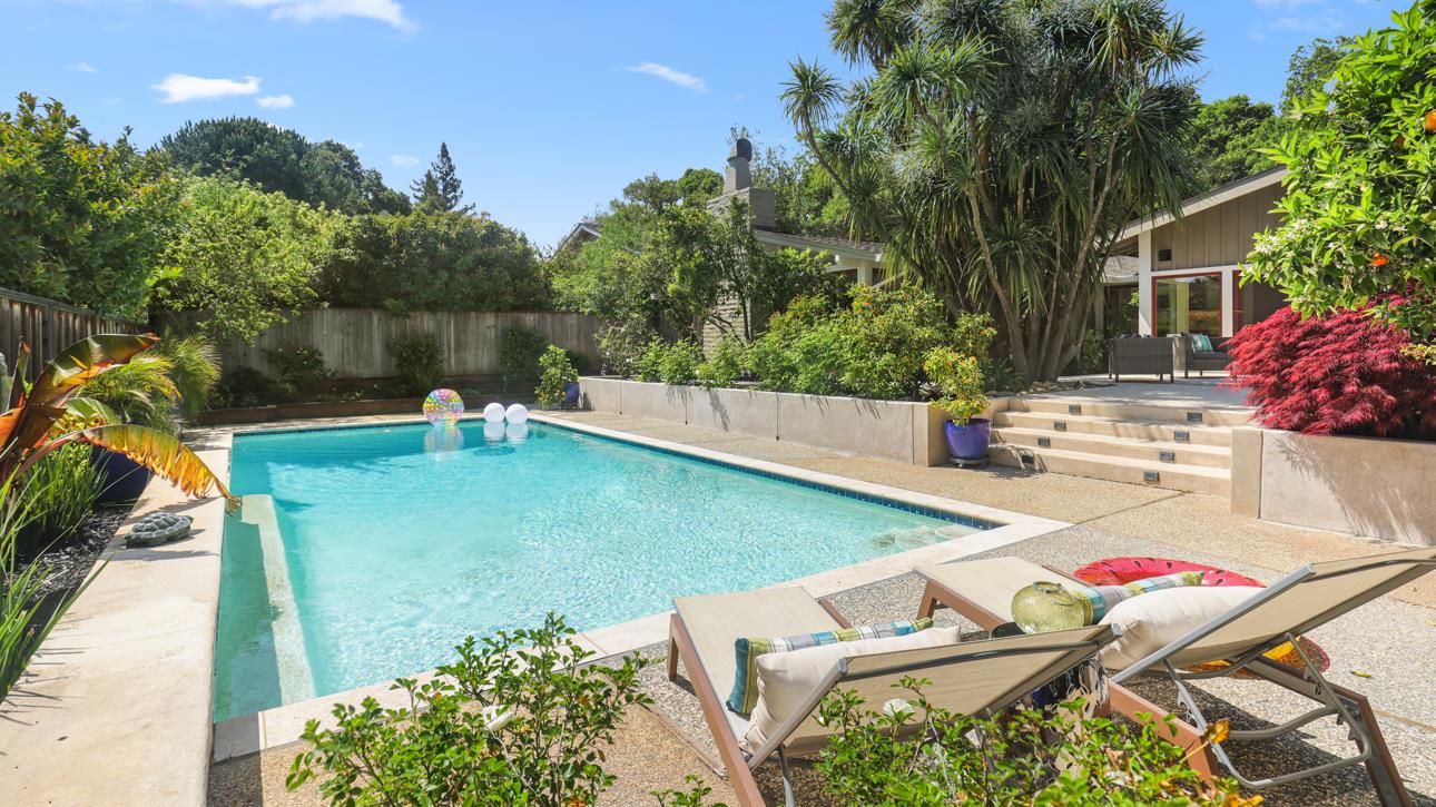 Detail Gallery Image 27 of 40 For 831 La Mesa Dr, Portola Valley,  CA 94028 - 3 Beds | 3/1 Baths