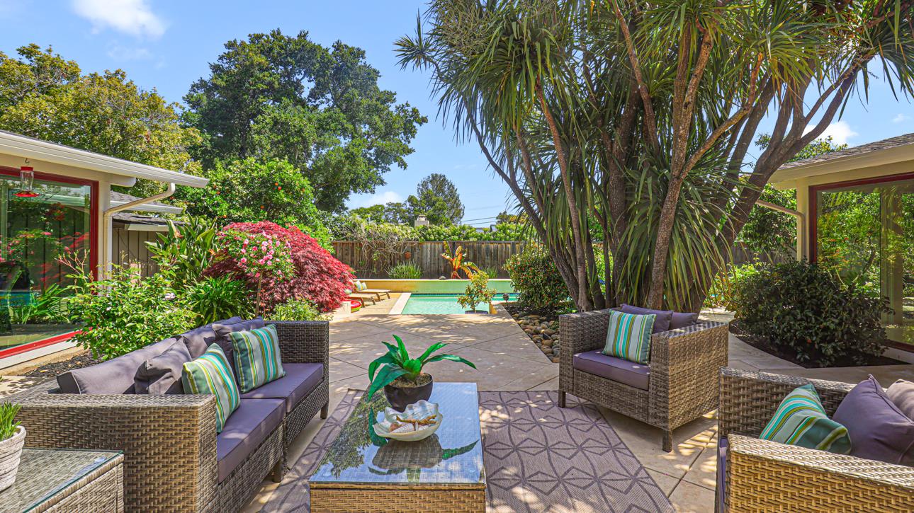 Detail Gallery Image 31 of 40 For 831 La Mesa Dr, Portola Valley,  CA 94028 - 3 Beds | 3/1 Baths