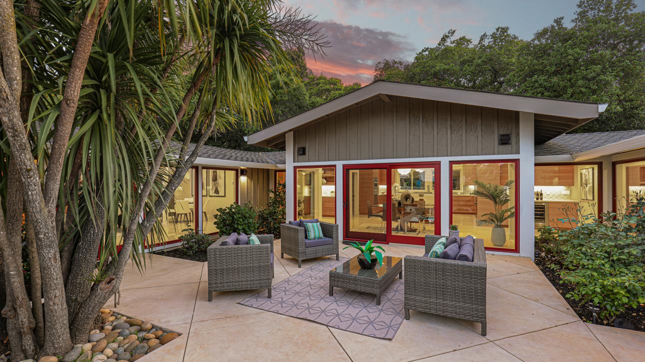 Detail Gallery Image 33 of 40 For 831 La Mesa Dr, Portola Valley,  CA 94028 - 3 Beds | 3/1 Baths