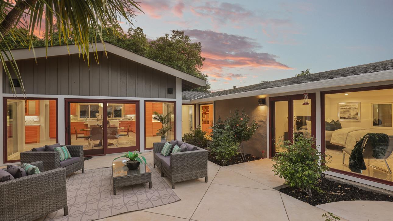 Detail Gallery Image 34 of 40 For 831 La Mesa Dr, Portola Valley,  CA 94028 - 3 Beds | 3/1 Baths