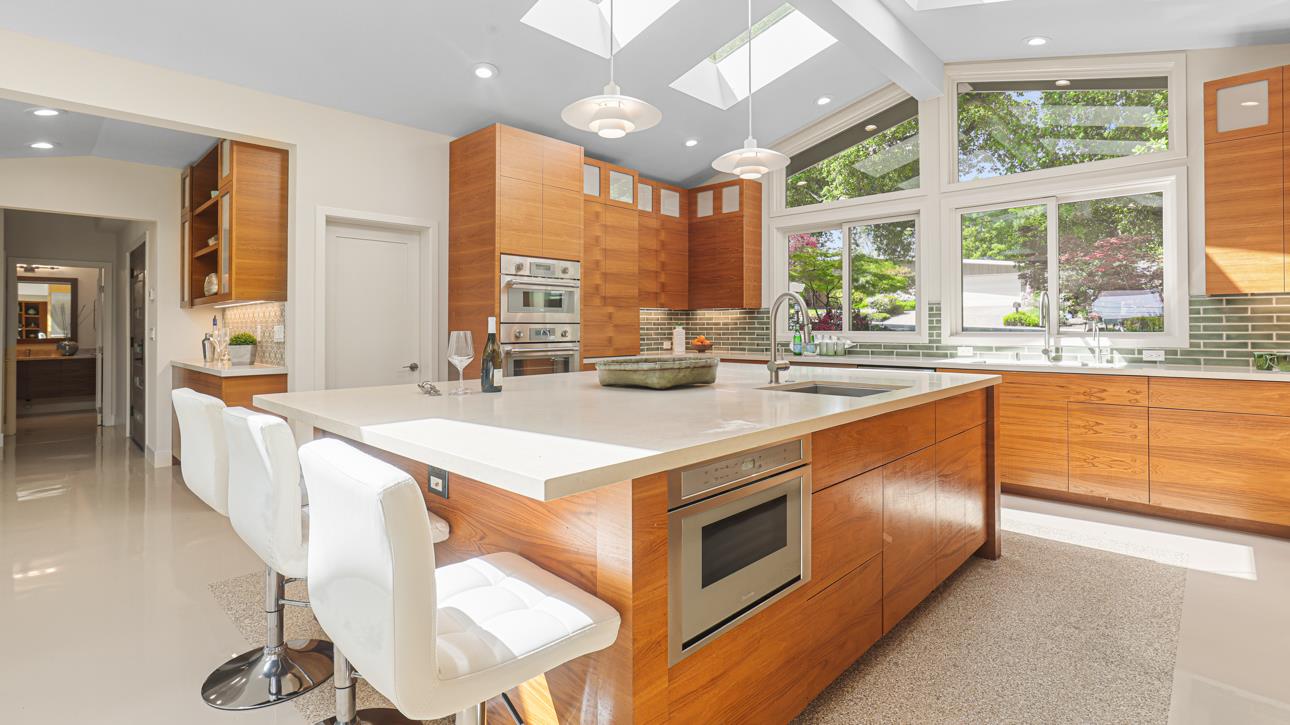 Detail Gallery Image 9 of 40 For 831 La Mesa Dr, Portola Valley,  CA 94028 - 3 Beds | 3/1 Baths