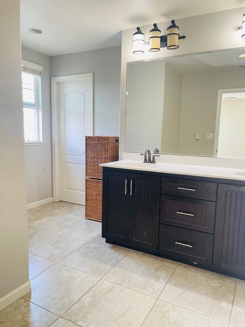Detail Gallery Image 12 of 18 For 74 Caspian Way, Gilroy,  CA 95020 - 3 Beds | 2 Baths