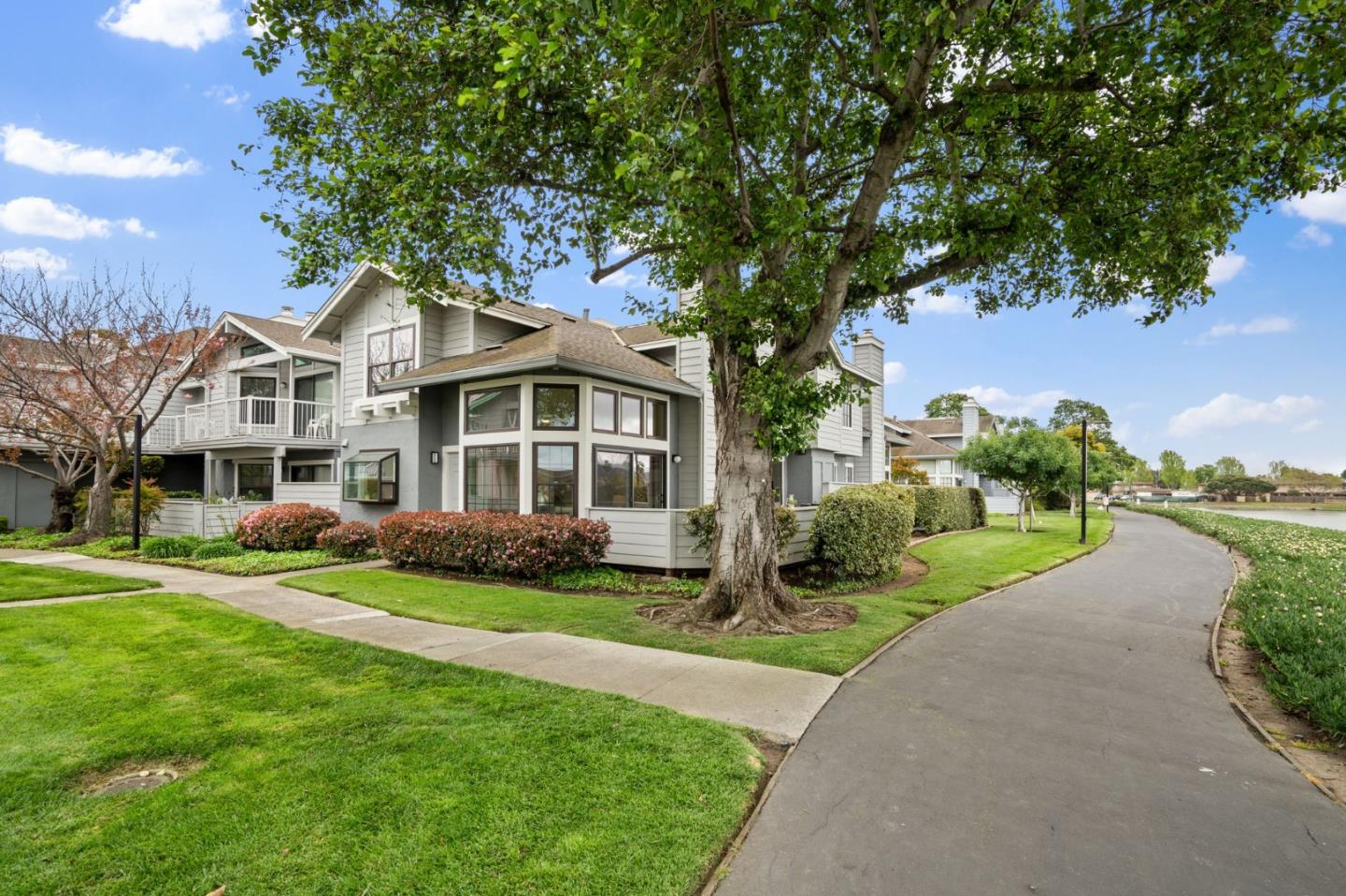 Detail Gallery Image 2 of 29 For 1981 Vista Del Mar, San Mateo,  CA 94404 - 3 Beds | 2 Baths