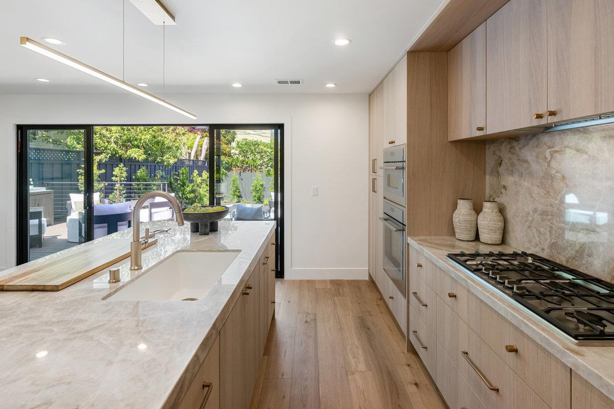 Detail Gallery Image 10 of 27 For 820 Oregon Ave, San Mateo,  CA 94402 - 4 Beds | 3/1 Baths