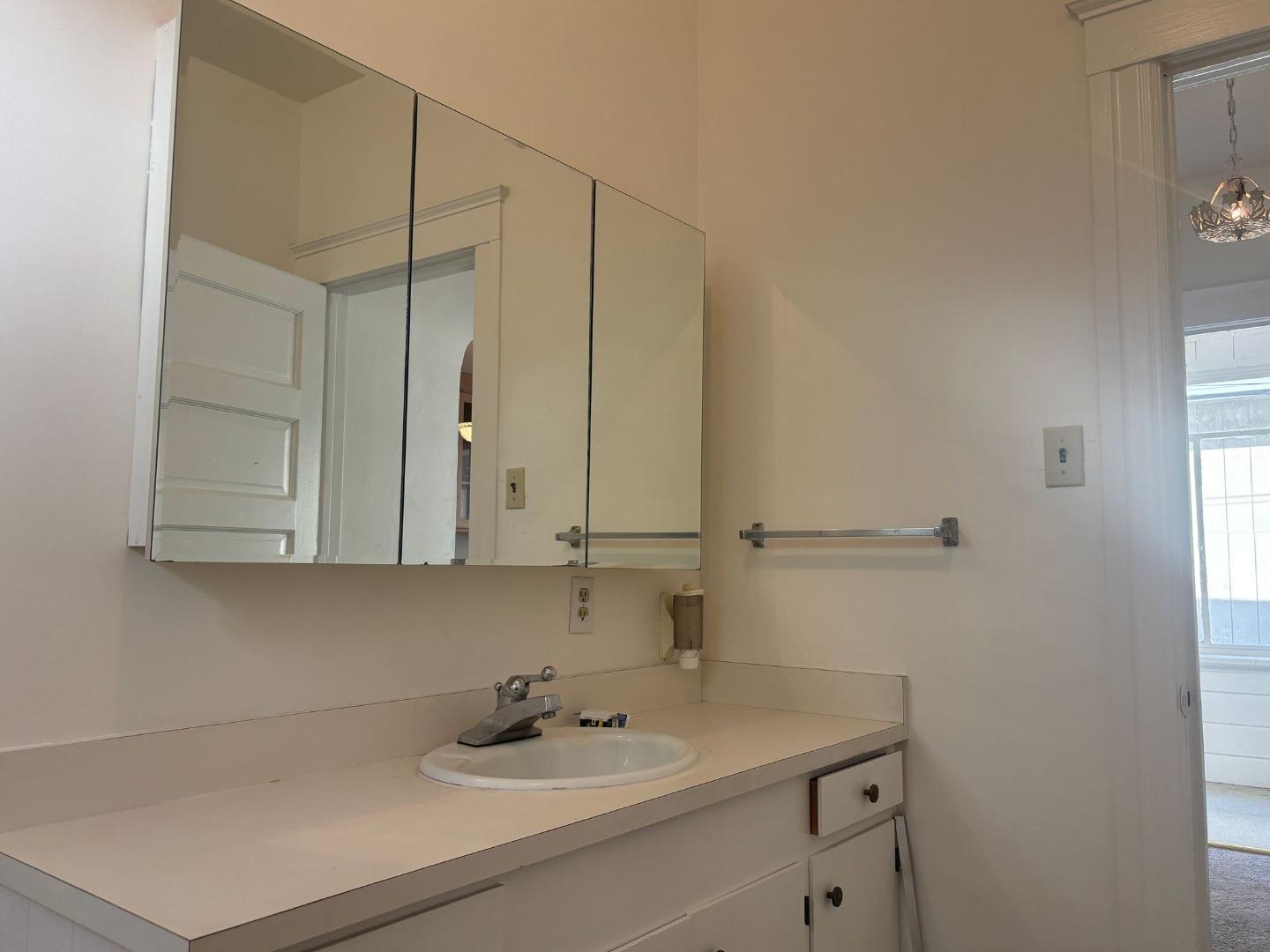 Detail Gallery Image 6 of 23 For 221 N Delaware St, San Mateo,  CA 94401 - 3 Beds | 2 Baths
