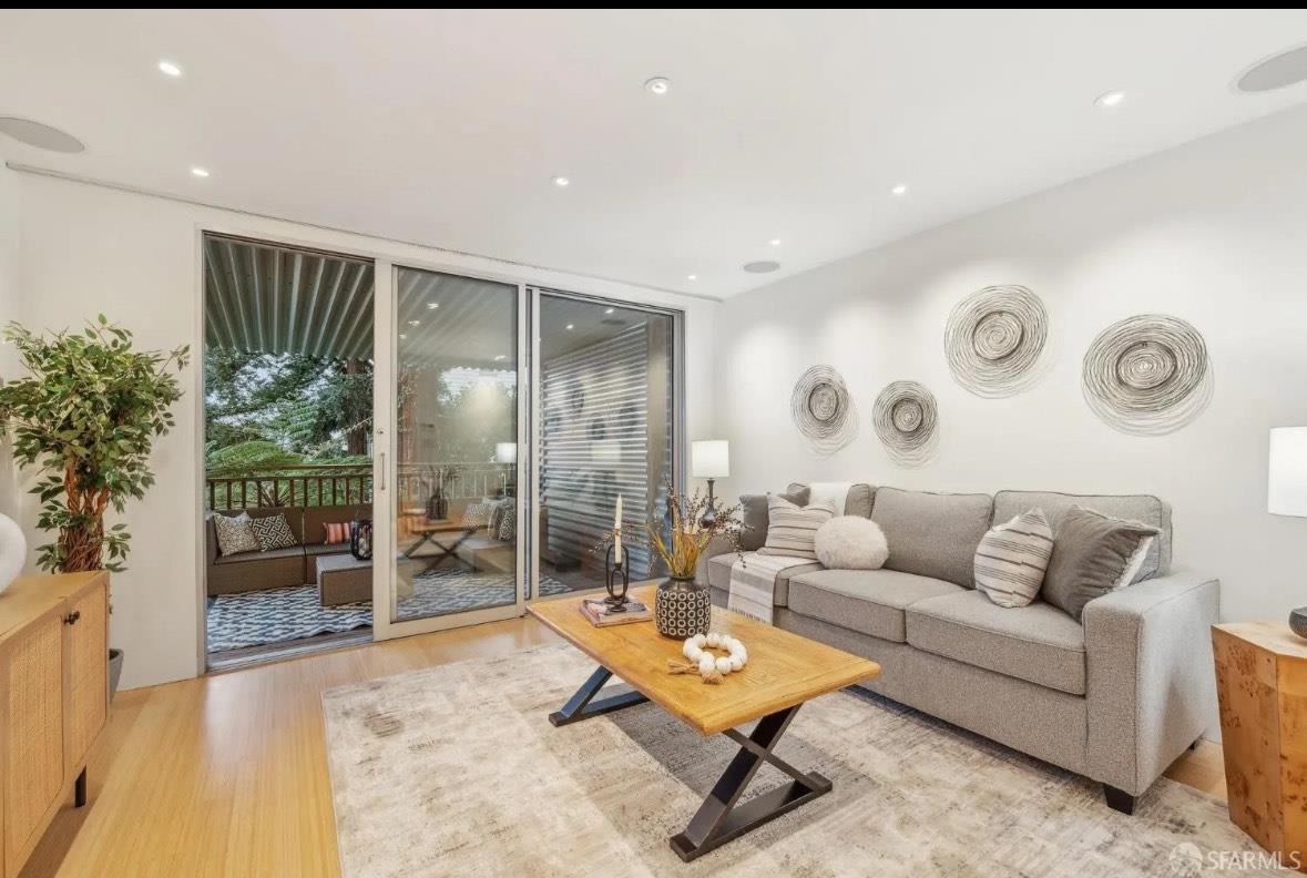 Detail Gallery Image 1 of 13 For 3343 Folsom St, San Francisco,  CA 94110 - 1 Beds | 1 Baths