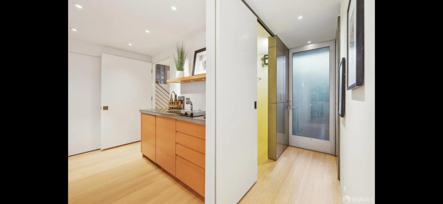 Detail Gallery Image 2 of 13 For 3343 Folsom St, San Francisco,  CA 94110 - 1 Beds | 1 Baths