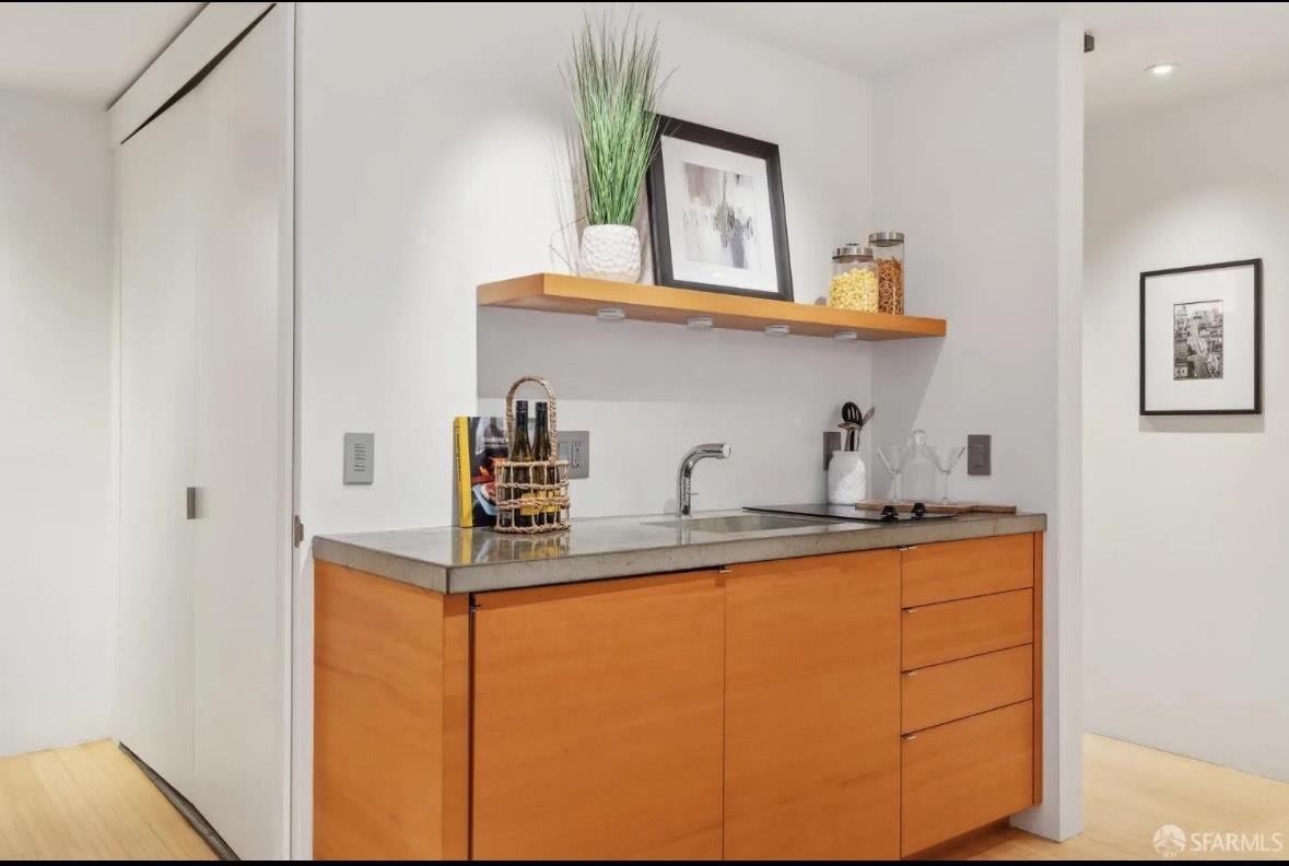 Detail Gallery Image 7 of 13 For 3343 Folsom St, San Francisco,  CA 94110 - 1 Beds | 1 Baths