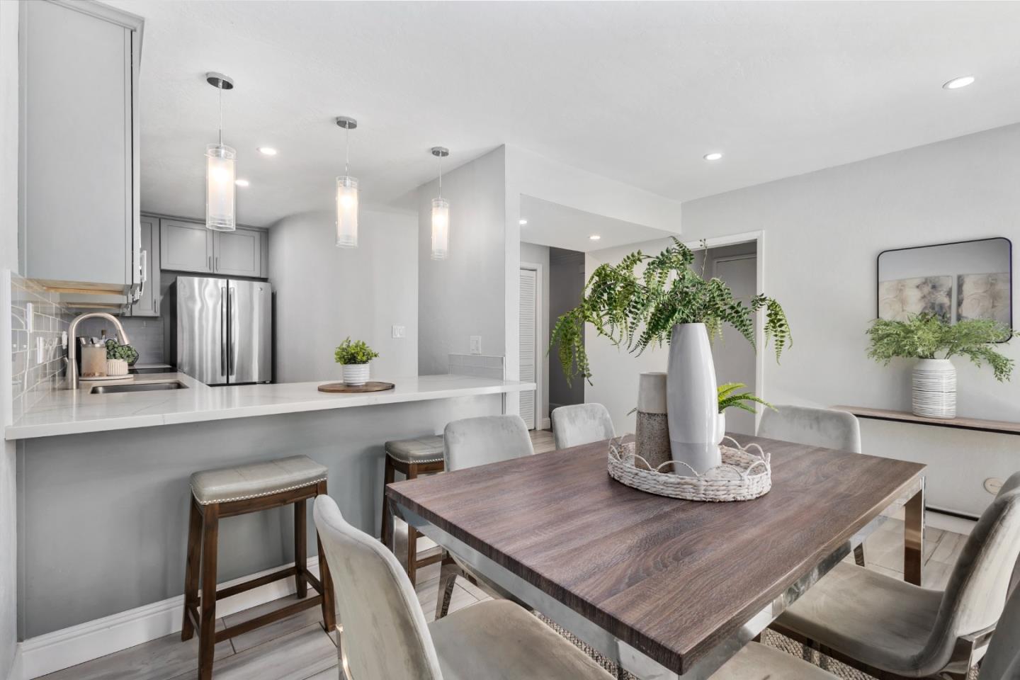 Detail Gallery Image 11 of 38 For 707 Webster St, Palo Alto,  CA 94301 - 2 Beds | 2 Baths