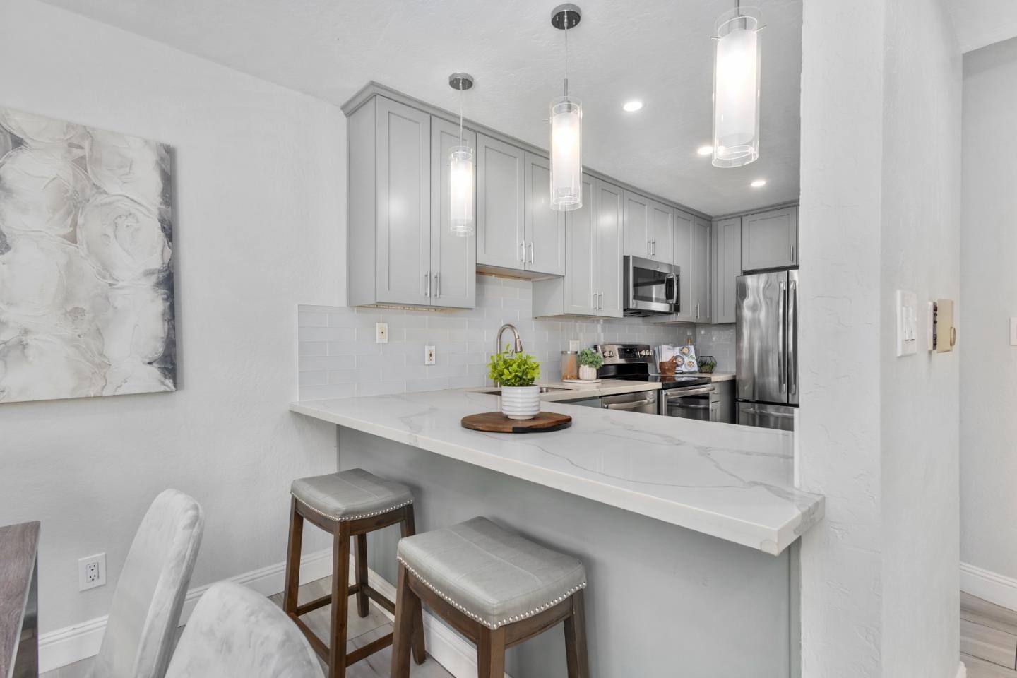 Detail Gallery Image 12 of 38 For 707 Webster St, Palo Alto,  CA 94301 - 2 Beds | 2 Baths