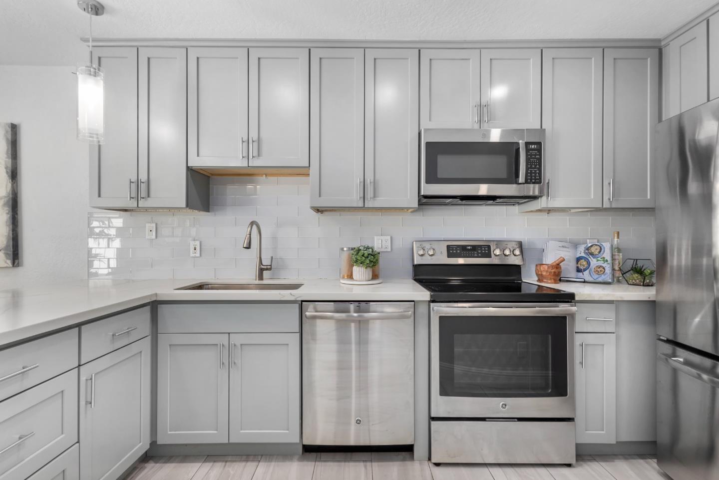 Detail Gallery Image 13 of 38 For 707 Webster St, Palo Alto,  CA 94301 - 2 Beds | 2 Baths