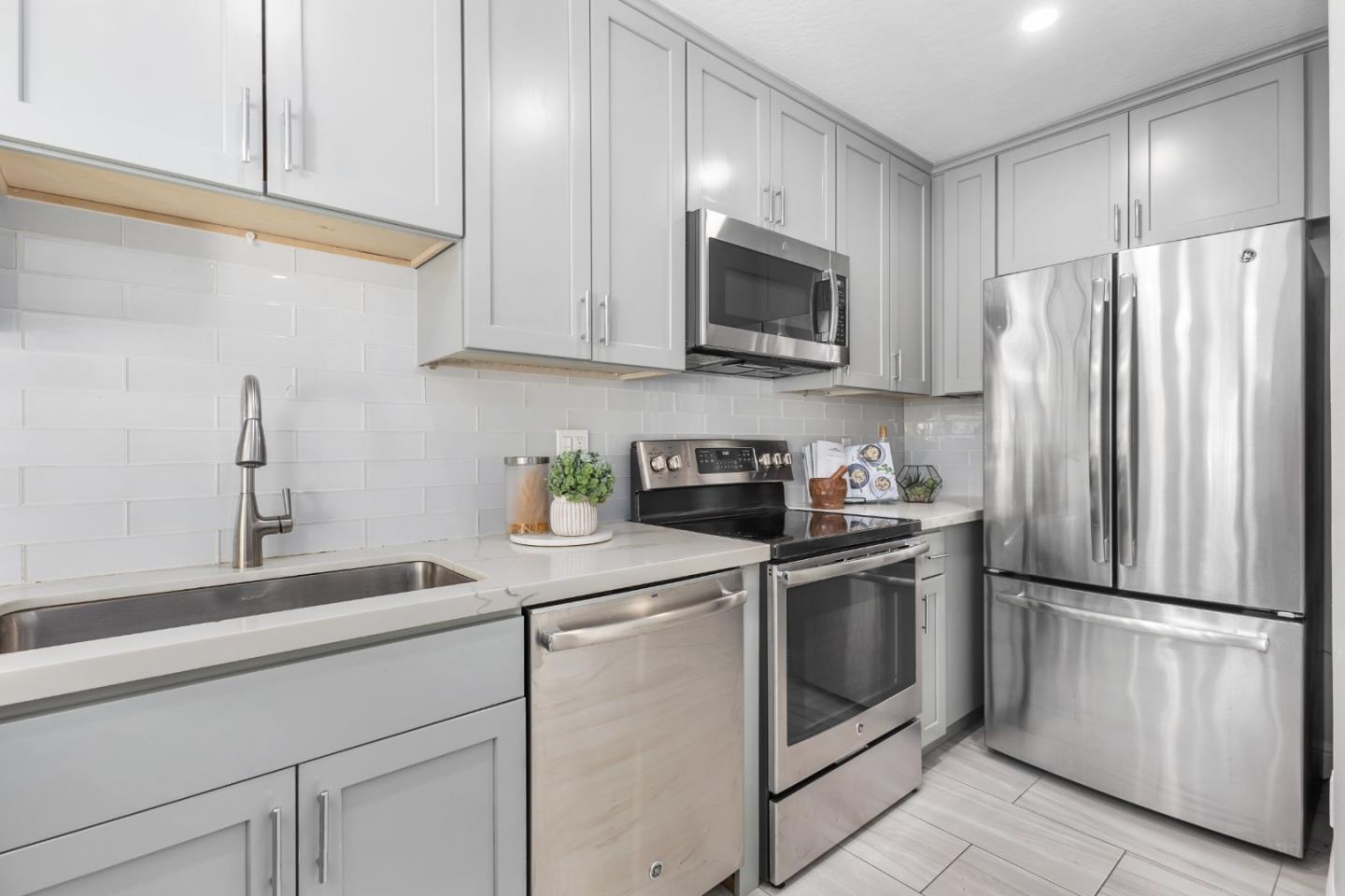 Detail Gallery Image 15 of 38 For 707 Webster St, Palo Alto,  CA 94301 - 2 Beds | 2 Baths