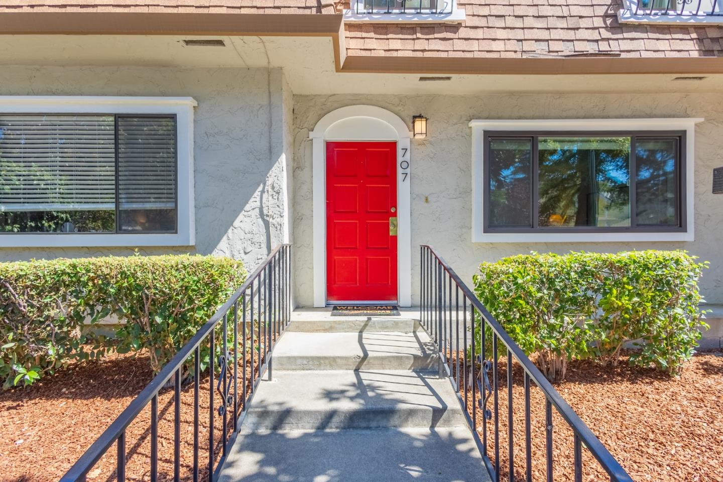 Detail Gallery Image 2 of 38 For 707 Webster St, Palo Alto,  CA 94301 - 2 Beds | 2 Baths