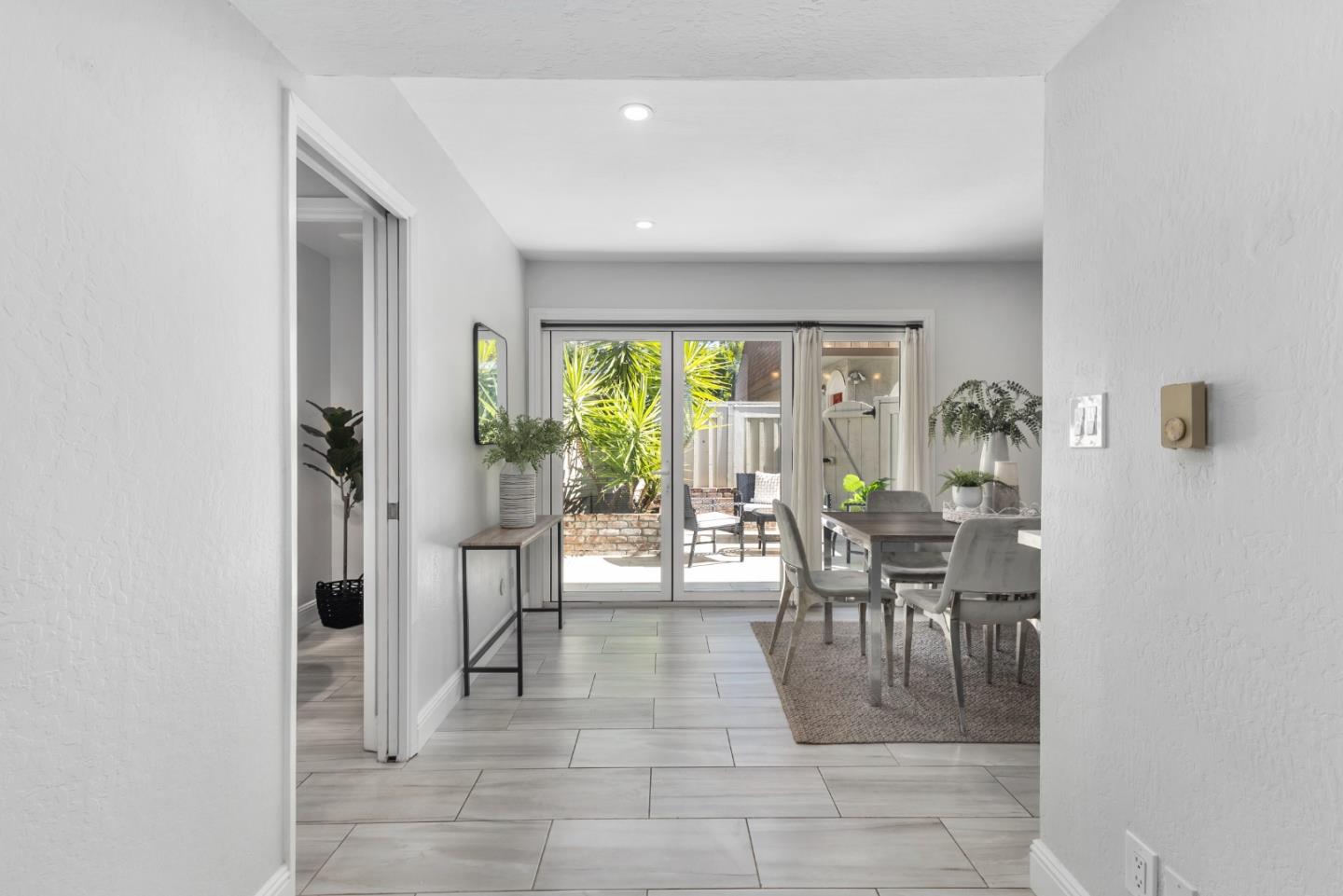 Detail Gallery Image 8 of 38 For 707 Webster St, Palo Alto,  CA 94301 - 2 Beds | 2 Baths