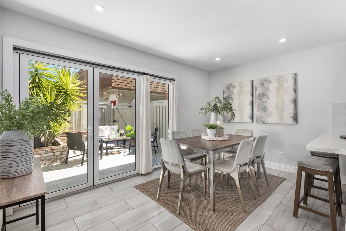 Detail Gallery Image 9 of 38 For 707 Webster St, Palo Alto,  CA 94301 - 2 Beds | 2 Baths